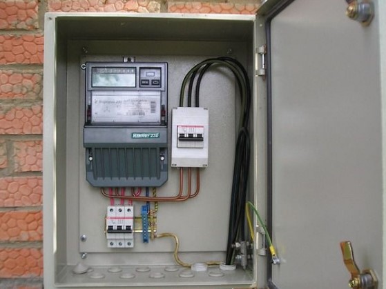 Instructions for assembling a three-phase electrical panel